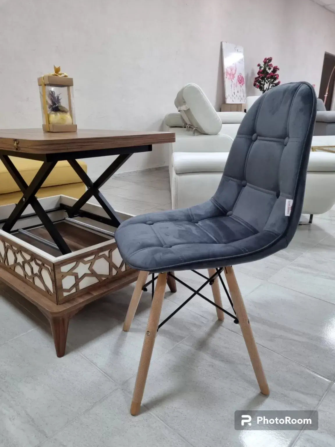 Трапезен стол Таня бежово кадифе