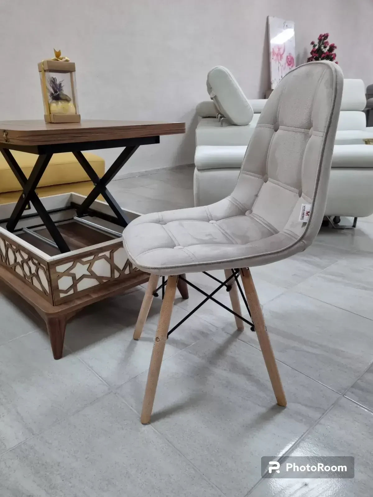 Трапезен стол Таня бежово кадифе