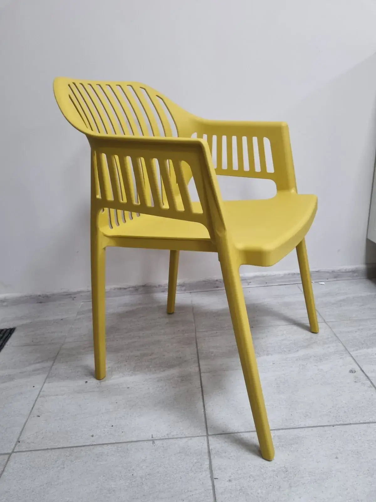 Стол Лукас полипропилен-горчица