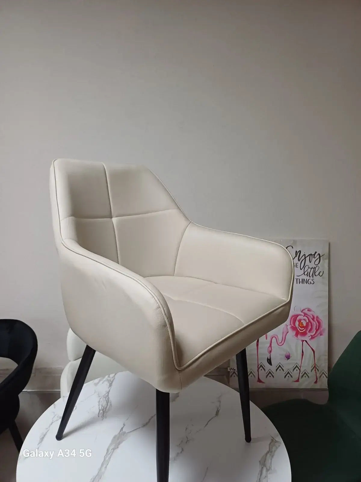 Трпезариска столица Деко модерен текстил во бежова боја