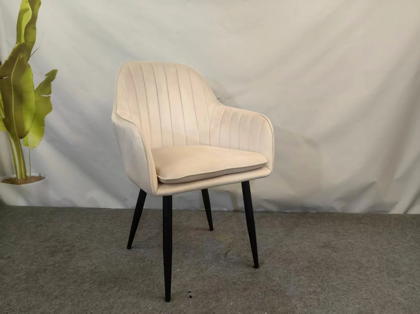 Трапезен стол ВМ313 – кадифе цвят крем